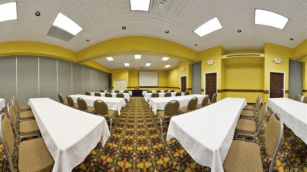 Quality Inn & Suites Ames Conference Center Near Isu Campus Exterior foto