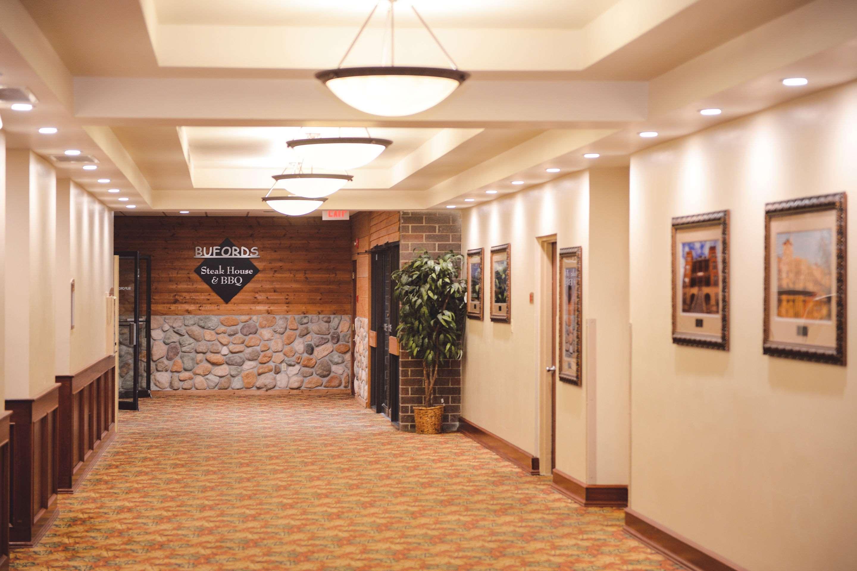 Quality Inn & Suites Ames Conference Center Near Isu Campus Exterior foto
