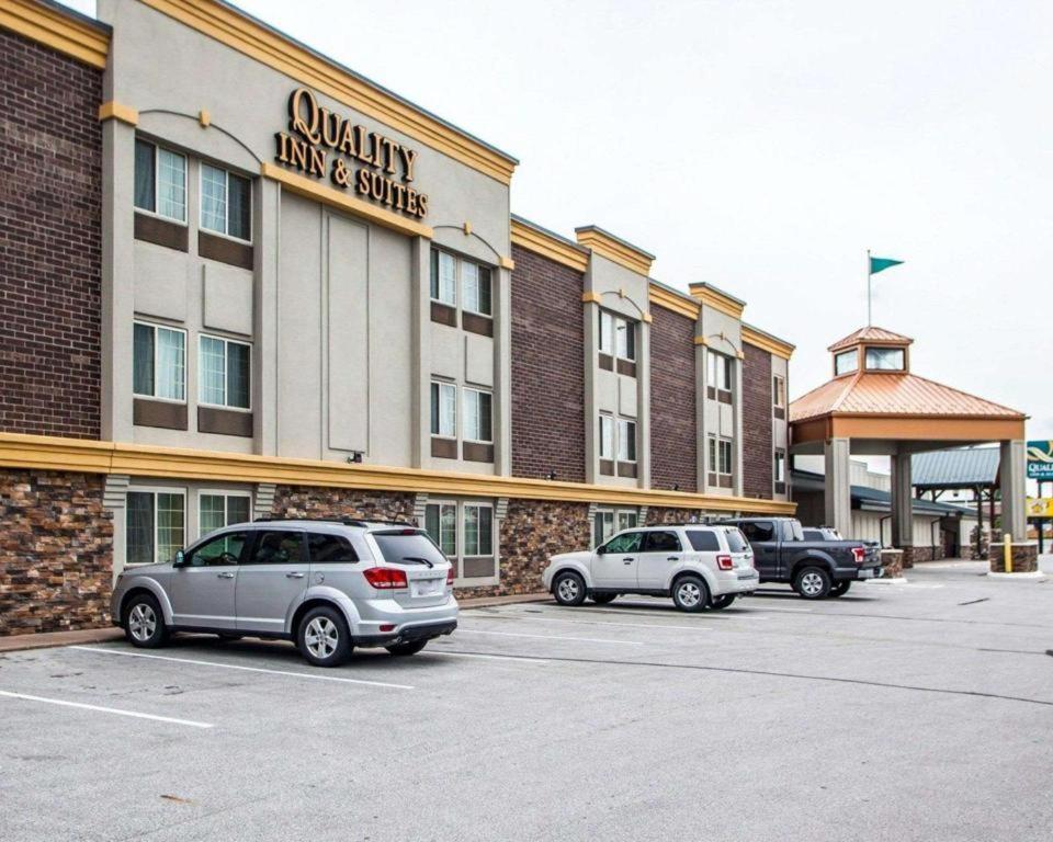 Quality Inn & Suites Ames Conference Center Near Isu Campus Exterior foto